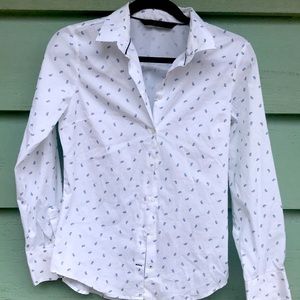 Zara basic size medium fitted shirts NWOT
Made in Spain
